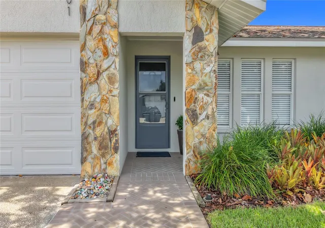 Photo 3 of Single family home for sale at 13101 116th St, Largo, FL 33778 | MLS# TB8542586 | Listing updated on 2026-10-02