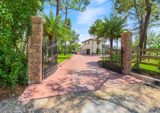 Photo 2 of Sale Pending at 4943 N Apopka Vineland Road, Orlando, FL 32818 | MLS# O6436716 | Listing updated on 2026-10-08