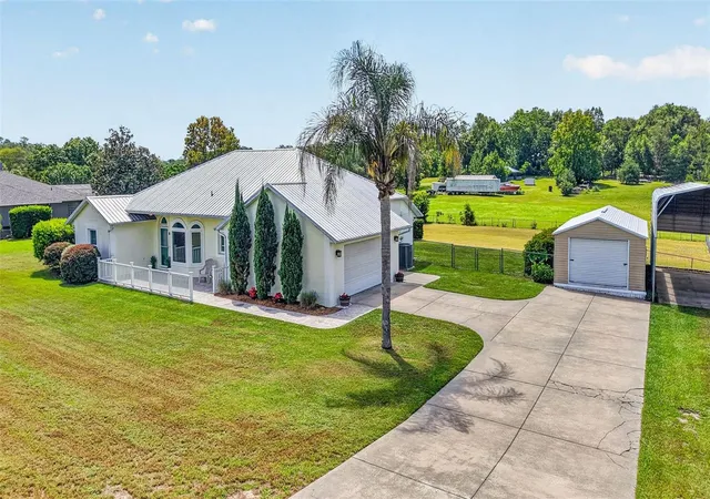 Photo 3 of Single family home for sale at 3650 Gregory Rd, Lady Lake, FL 32159 | MLS# G5116994 | Listing updated on 2026-09-12