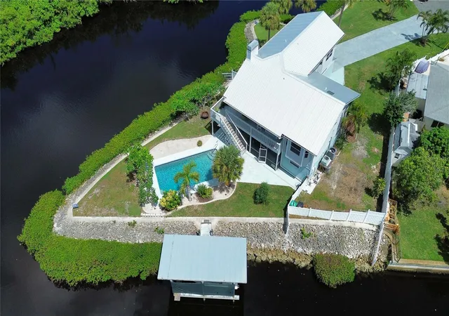 Photo 4 of Single family home for sale at 1167 Exeter Cir, Englewood, FL 34224 | MLS# A4704126 | Listing updated on 2026-10-24