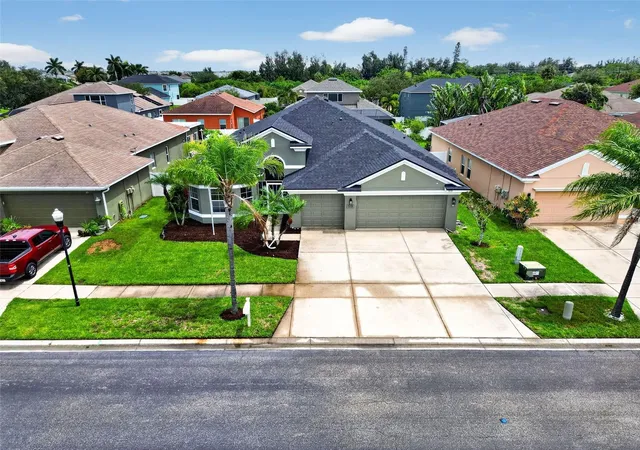 Photo 4 of Single family home for sale at 319 19Th St Nw, Ruskin, FL 33570 | MLS# A4704140 | Listing updated on 2026-10-12