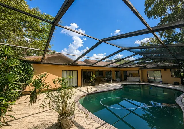 Photo 3 of Single family home for sale at 6701 Pemberton View Dr, Seffner, FL 33584 | MLS# TB8542746 | Listing updated on 2026-09-29