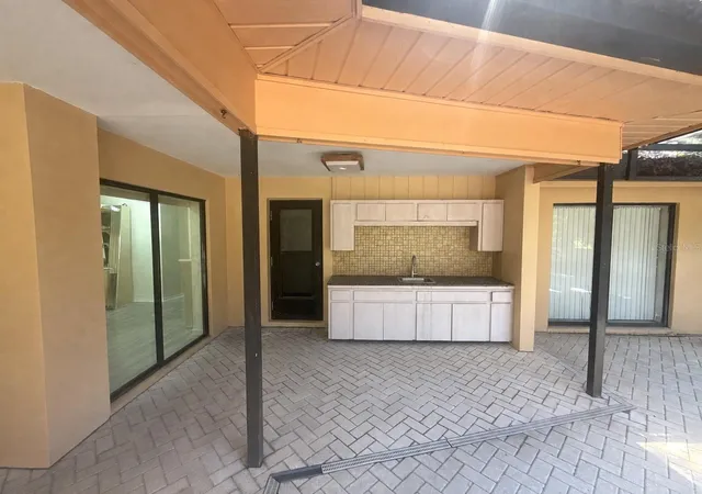 Photo 4 of Single family home for sale at 6701 Pemberton View Dr, Seffner, FL 33584 | MLS# TB8542746 | Listing updated on 2026-09-29