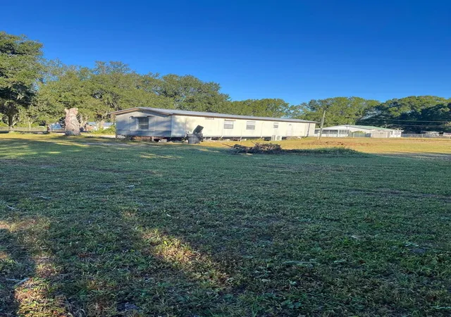 Photo 2 of Manufactured home for sale at 4015 Shady Oak Dr E, Lakeland, FL 33809 | MLS# O6436961 | Listing updated on 2026-10-26