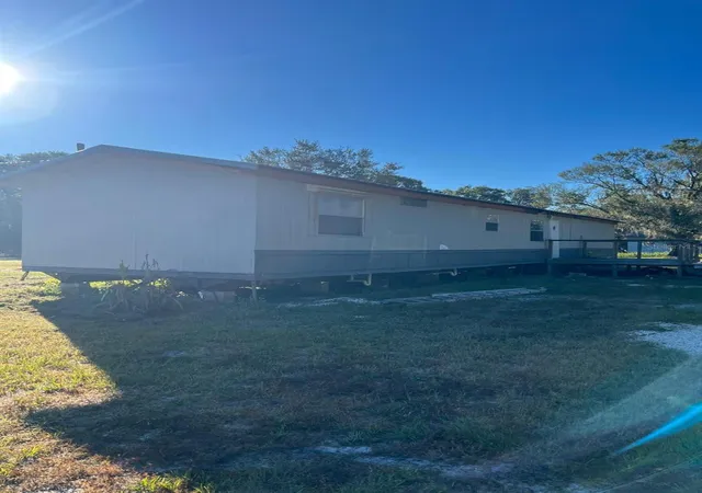 Photo 4 of Manufactured home for sale at 4015 Shady Oak Dr E, Lakeland, FL 33809 | MLS# O6436961 | Listing updated on 2026-10-26