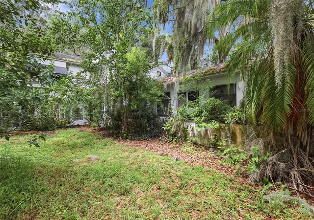 Photo 4 of Sale Pending at 815 S 9Th St, Leesburg, FL 34748 | MLS# G5117032 | Listing updated on 2026-10-20