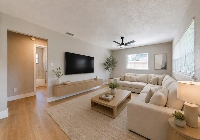Photo 3 of Single family home for sale at 703 S Dixie Ave, Fruitland Park, FL 34731 | MLS# O6437039 | Listing updated on 2026-09-09
