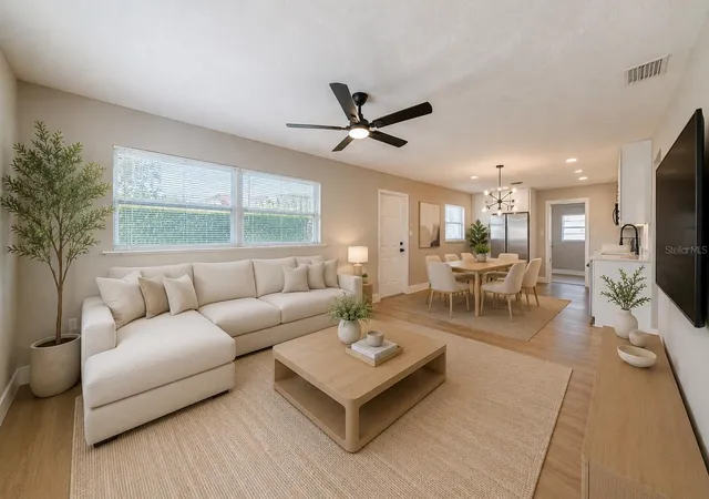 Photo 3 of Single family home for sale at 703 S Dixie Ave, Fruitland Park, FL 34731 | MLS# O6437039 | Listing updated on 2026-09-09
