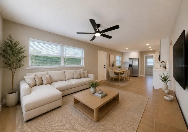 Photo 4 of Single family home for sale at 703 S Dixie Ave, Fruitland Park, FL 34731 | MLS# O6437039 | Listing updated on 2026-09-09