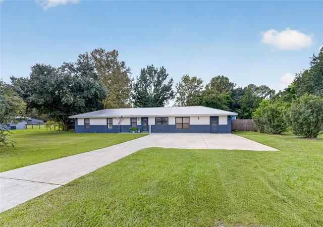 Photo 3 of Single family home for sale at 16460 Ne 25th Ln, Williston, FL 32696 | MLS# OM731190 | Listing updated on 2026-10-08