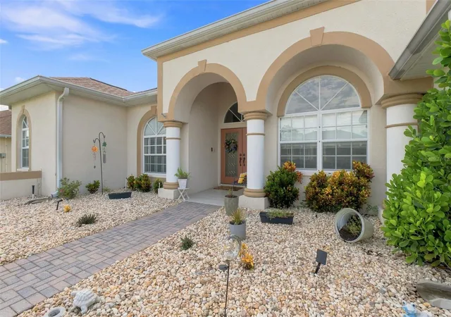 Photo 2 of Sale Pending at 4023 Misty View Dr, Spring Hill, FL 34609 | MLS# W7888973 | Listing updated on 2026-09-11