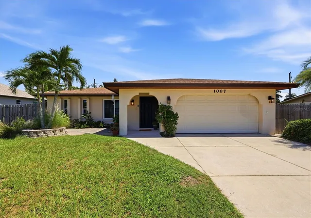 Photo 1 of Single family home for sale at 1007 Olympia Rd, Venice, FL 34293 | MLS# N6145521 | Listing updated on 2026-10-07