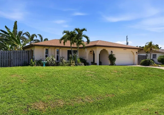 Photo 2 of Single family home for sale at 1007 Olympia Rd, Venice, FL 34293 | MLS# N6145521 | Listing updated on 2026-10-07