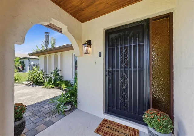 Photo 3 of Single family home for sale at 1007 Olympia Rd, Venice, FL 34293 | MLS# N6145521 | Listing updated on 2026-10-07