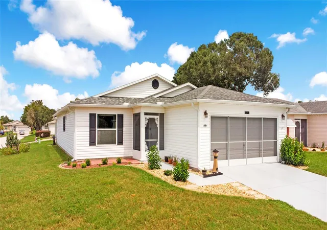Photo 2 of Single family home for sale at 32901 Enchanted Oaks Ln, Leesburg, FL 34748 | MLS# G5117050 | Listing updated on 2026-10-10
