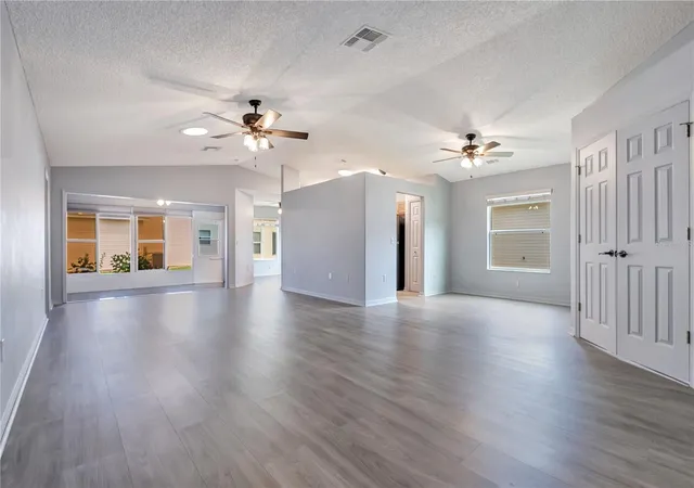 Photo 3 of Single family home for sale at 32901 Enchanted Oaks Ln, Leesburg, FL 34748 | MLS# G5117050 | Listing updated on 2026-10-10