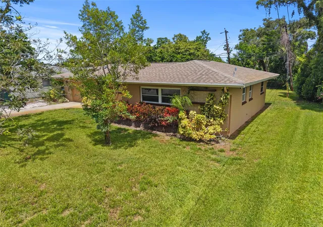 Photo 2 of Single family home for sale at 1225 63rd Ave S, St Petersburg, FL 33705 | MLS# A4704265 | Listing updated on 2026-10-20
