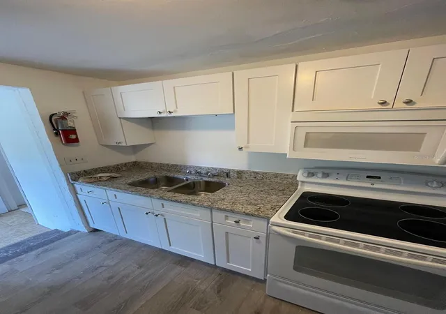 Photo 2 of Single family home for sale at 1142 Berkshire Rd, Daytona Beach, FL 32117 | MLS# O6437192 | Listing updated on 2026-09-28