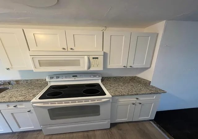 Photo 3 of Single family home for sale at 1142 Berkshire Rd, Daytona Beach, FL 32117 | MLS# O6437192 | Listing updated on 2026-09-28