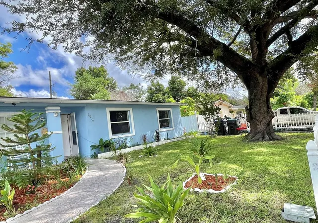 Photo 2 of Sale Pending at 3979 Sw Queen Anne Dr S, Orlando, FL 32839 | MLS# O6437197 | Listing updated on 2026-09-11