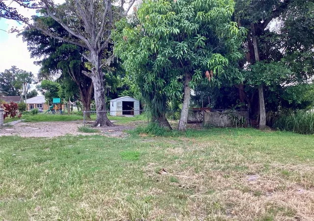 Photo 2 of Sale Pending at 2804 61st St E, Palmetto, FL 34221 | MLS# A4704299 | Listing updated on 2026-09-29