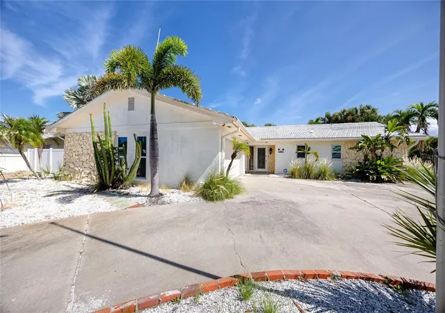 Photo 1 of Single family home for sale at 107 21st St, Belleair Beach, FL 33786 | MLS# TB8543298 | Listing updated on 2026-10-09