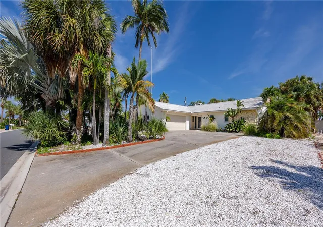 Photo 2 of Single family home for sale at 107 21st St, Belleair Beach, FL 33786 | MLS# TB8543298 | Listing updated on 2026-10-09