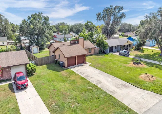 Photo 4 of Single family home for sale at 2236 Country Loop N, Lakeland, FL 33811 | MLS# L4964636 | Listing updated on 2026-10-20