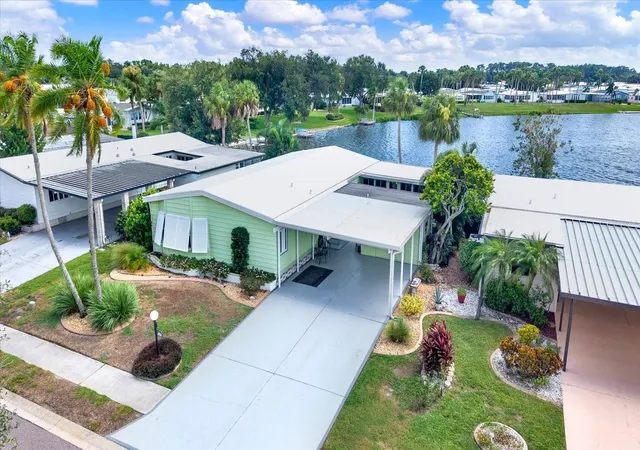Photo 4 of Manufactured home for sale at 8479 Imperial Cir, Palmetto, FL 34221 | MLS# A4704314 | Listing updated on 2026-10-06
