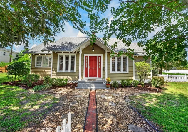 Photo 1 of Single family home for sale at 1601 Bryn Mawr St, Orlando, FL 32804 | MLS# O6437309 | Listing updated on 2026-09-12