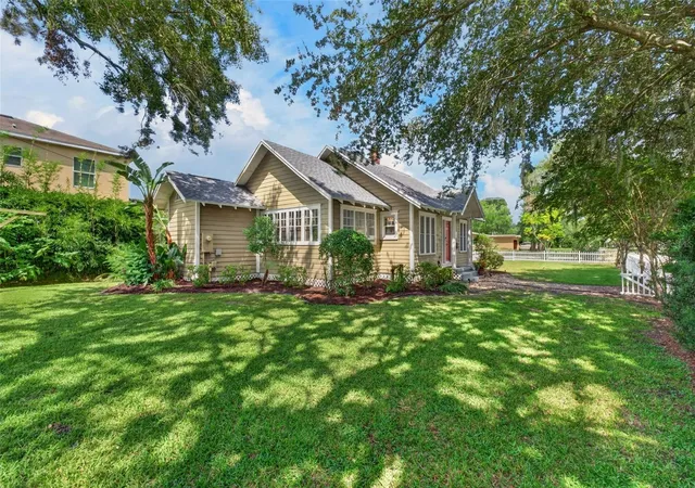 Photo 2 of Single family home for sale at 1601 Bryn Mawr St, Orlando, FL 32804 | MLS# O6437309 | Listing updated on 2026-09-12
