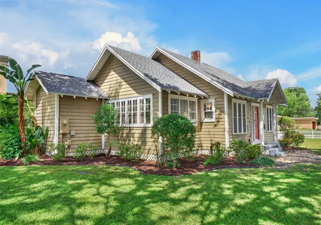 Photo 3 of Single family home for sale at 1601 Bryn Mawr St, Orlando, FL 32804 | MLS# O6437309 | Listing updated on 2026-09-12