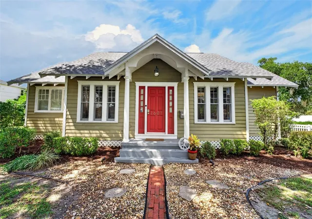 Photo 3 of Single family home for sale at 1601 Bryn Mawr St, Orlando, FL 32804 | MLS# O6437309 | Listing updated on 2026-09-12