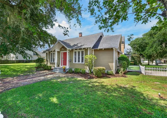 Photo 4 of Single family home for sale at 1601 Bryn Mawr St, Orlando, FL 32804 | MLS# O6437309 | Listing updated on 2026-09-12