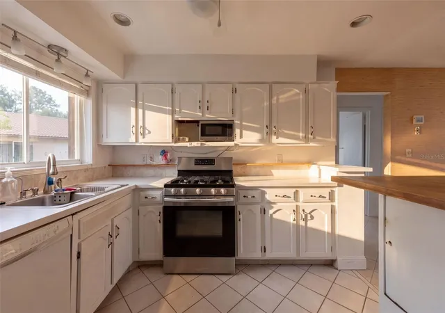 Photo 2 of Single family home for sale at 5257 Wildflower Rd, Orlando, FL 32821 | MLS# S5156504 | Listing updated on 2026-09-21