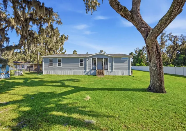 Photo 2 of Manufactured home for sale at 204 E Keysville Rd, Plant City, FL 33567 | MLS# TB8543379 | Listing updated on 2026-09-10