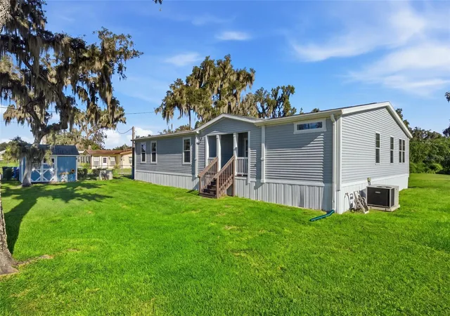 Photo 3 of Manufactured home for sale at 204 E Keysville Rd, Plant City, FL 33567 | MLS# TB8543379 | Listing updated on 2026-09-10