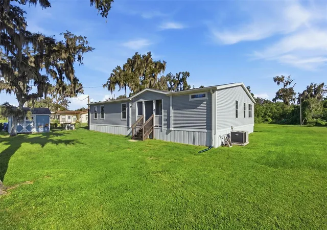 Photo 4 of Manufactured home for sale at 204 E Keysville Rd, Plant City, FL 33567 | MLS# TB8543379 | Listing updated on 2026-09-10
