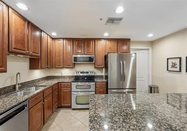 Photo 3 of Condo for sale at 808 3rd Avenue W #809, Bradenton, FL 34205 | MLS# A4704368 | Listing updated on 2026-10-03