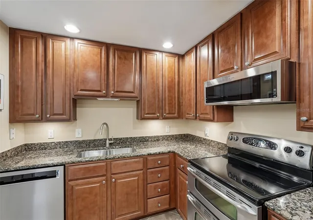 Photo 4 of Condo for sale at 808 3rd Avenue W #809, Bradenton, FL 34205 | MLS# A4704368 | Listing updated on 2026-10-03