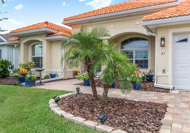 Photo 3 of Single family home for sale at 21 Clermont Ct, Palm Coast, FL 32137 | MLS# FC321057 | Listing updated on 2026-09-15