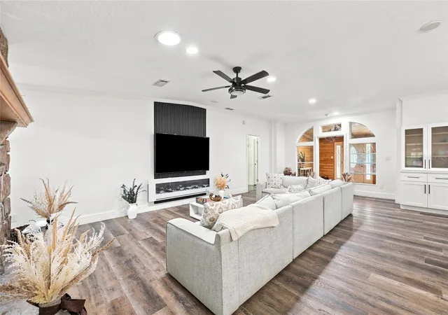 Photo 3 of Manufactured home for sale at 16111 Sunflower Trl, Orlando, FL 32828 | MLS# O6437520 | Listing updated on 2026-09-12