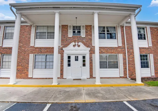 Photo 2 of Condo for sale at 4507 9Th St W #E3, Bradenton, FL 34207 | MLS# A4704423 | Listing updated on 2026-09-11