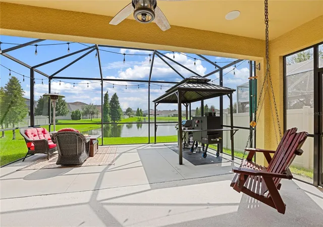 Photo 3 of Single family home for sale at 17527 Bright Wheat Dr, Lithia, FL 33547 | MLS# TB8543613 | Listing updated on 2026-09-29