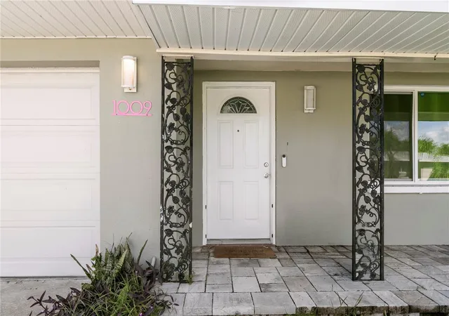 Photo 2 of Single family home for sale at 1009 Woodley Rd, Clearwater, FL 33764 | MLS# TB8543625 | Listing updated on 2026-09-12
