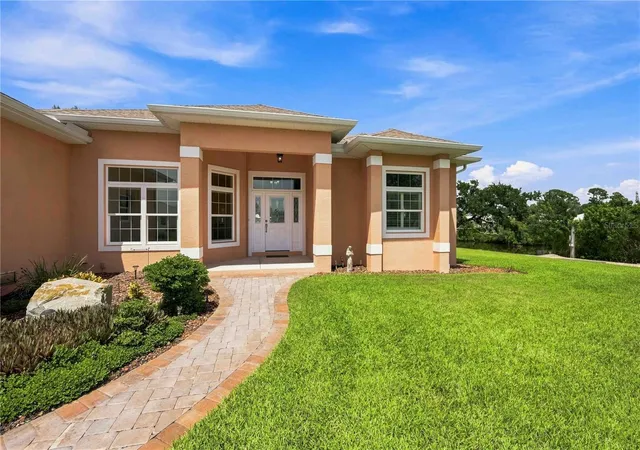 Photo 3 of Single family home for sale at 200 Montana Ave, Nokomis, FL 34275 | MLS# N6145538 | Listing updated on 2026-09-28