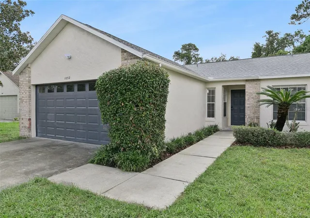 Photo 2 of Single family home for sale at 1052 Brielle Ave, Oviedo, FL 32765 | MLS# O6437571 | Listing updated on 2026-10-07