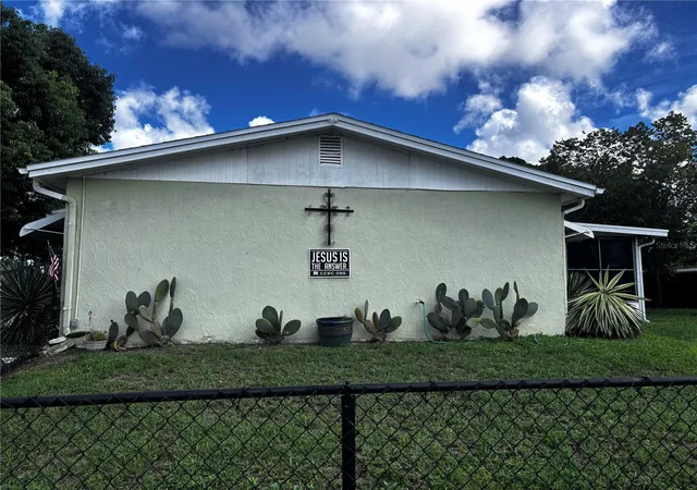 Photo 3 of Single family home for sale at 9040 Chatam Ln, Port Richey, FL 34668 | MLS# W7889043 | Listing updated on 2026-09-12