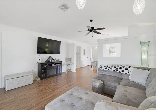 Photo 3 of House for sale at 57 Sandstone Cir, Venice, FL 34293 | MLS# N6145550 | Listing updated on 2026-10-06