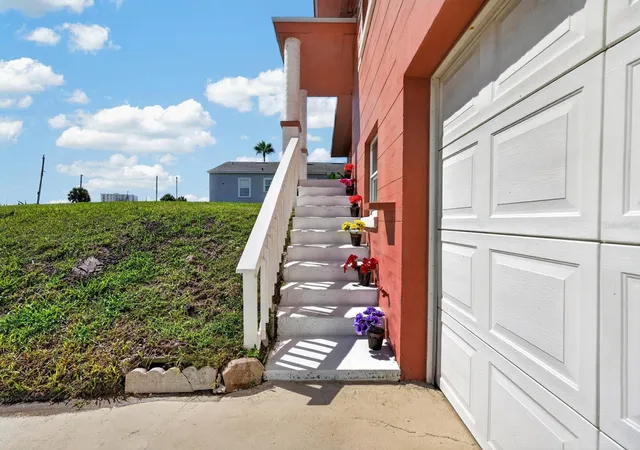 Photo 3 of Single family home for sale at 1910 Marilyn St, Daytona Beach, FL 32118 | MLS# V4951011 | Listing updated on 2026-10-03